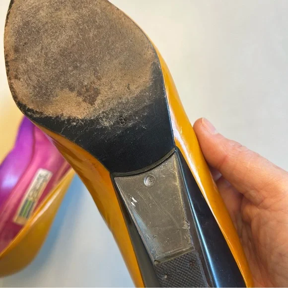 Vintage Gold Arnold Churgin with Wedge Heel - Picture 12 of 13